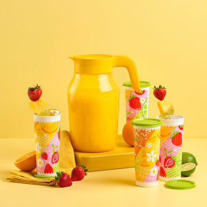 Juego de bebidas con frutas de verano*.